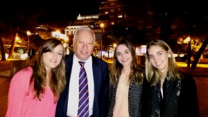 Ministro de Exteriores con las redactoras