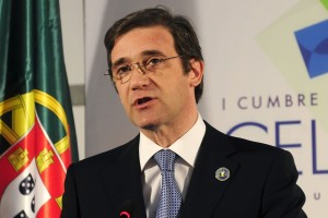 Portugal's Prime Minister Pedro Passos Coelho delivers a news conference during the summit of the Community of Latin American, Caribbean States and European Union in Santiago