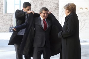 EL PRIMER MINISTRO TURCO, AHMET DAVUTOGLU, VISITA BERLÍN