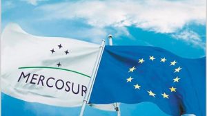 Banderas Mercosur y UE