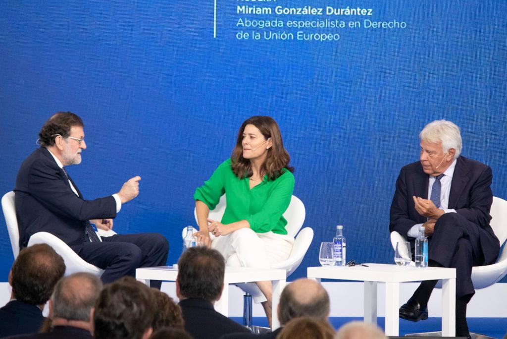 Felipe González y Mariano Rajoy en la conversación &quot;Tres miradas sobre España&quot;. Europea Media / Alexis Peños.