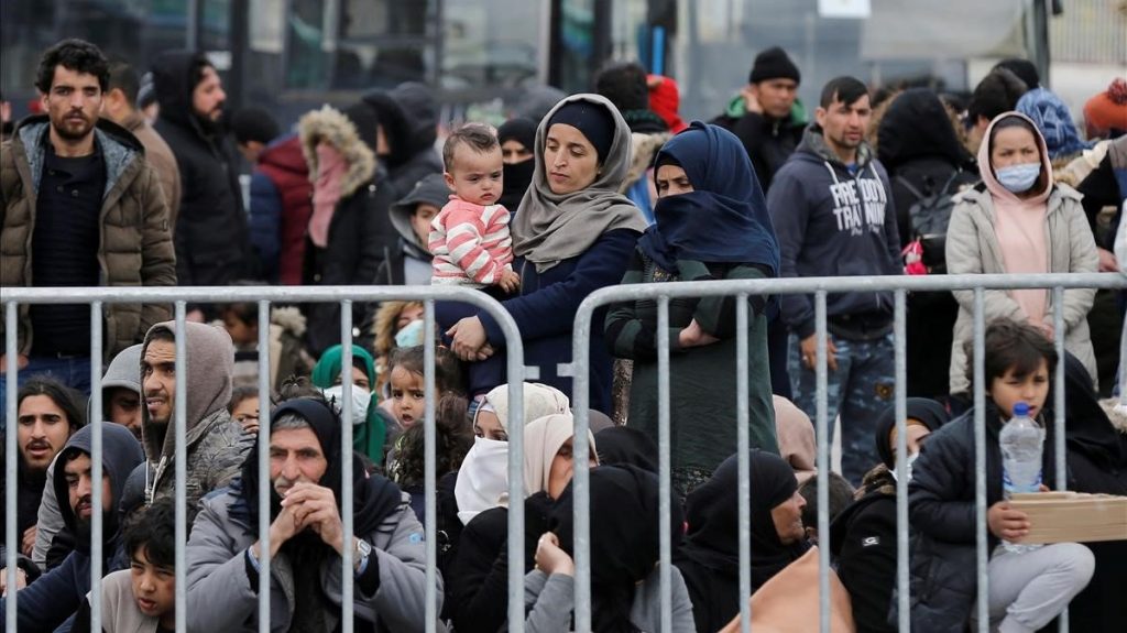 Migrantes en el puerto de Mitilene /Reuters