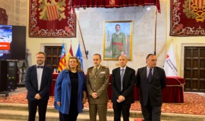 Dr. Frédéric Mertens de Wilmars, Dra. Rosa Sanchidrián Pardo, Teniente General Fernando García-Vaquero Pradal, Dr. Francisco García Pascual y el Dr. José María Peredo Pombo en la Antigua Capitanía General de Valencia. (Lucia Collado Banyón)