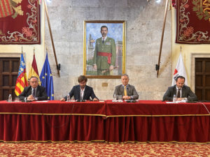 Dr. José María Peredo Pombo, D. Rafael Trenas, Coronel Ignacio Cortiñas Dorado Y Dr. Mariano J. Aznar Gómez en la antigua Capitanía General de Valencia. (Lucia Collado Bayón)